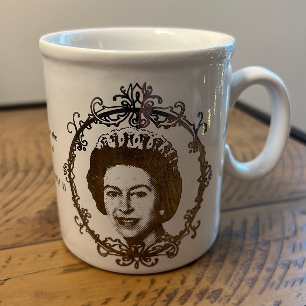Queen Elizabeth II Silver Jubilee Commemorative Mug/Vintage Royalty Memorabilia